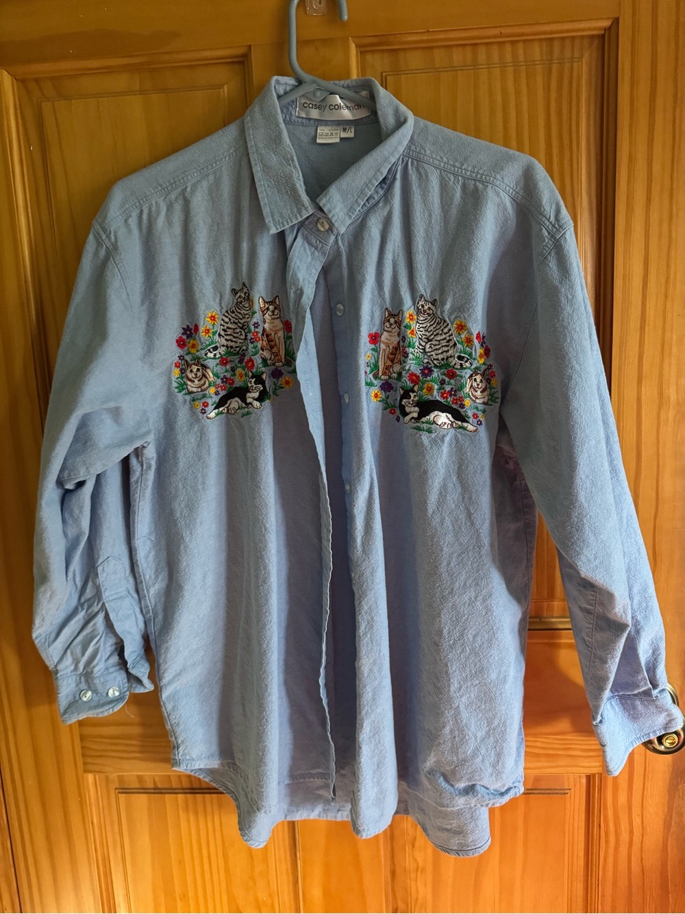 Vintage Embroidered cat button up 100% cotton